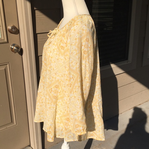 4/$20 yellow blouse with floral design - Picture 4 of 6